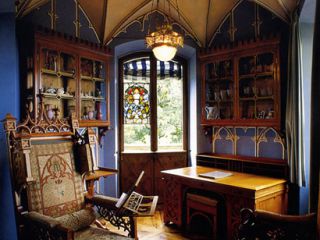 Gothic style in the decor: a subtle gloom