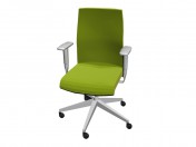 Silla de oficina con brazos regulables en color verde