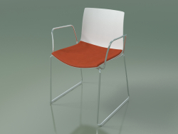 Silla 0452 (en un tobogán con reposabrazos, con una almohada en el asiento, polipropileno PO00101)