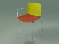 Silla 0452 (en un tobogán con reposabrazos, con una almohada en el asiento, polipropileno PO00118)