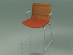 Silla 0454 (en un tobogán con reposabrazos, con una almohada en el asiento, efecto teca)