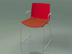 Silla 0454 (en un tobogán con reposabrazos, con una almohada en el asiento, polipropileno PO00104)