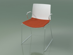 Silla 0454 (en un tobogán con reposabrazos, con una almohada en el asiento, polipropileno PO00101)