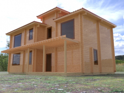 Casa de madeira laminada